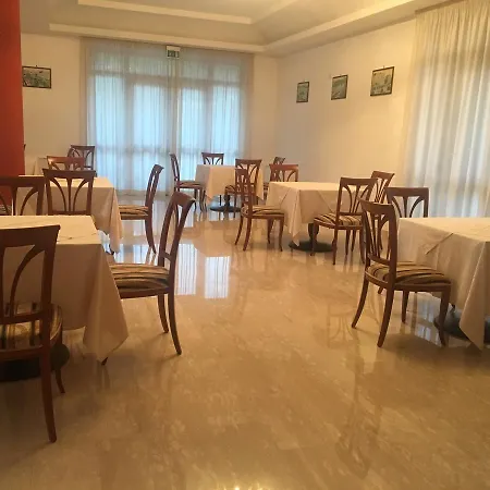 Ruggiero Park מלון 3*